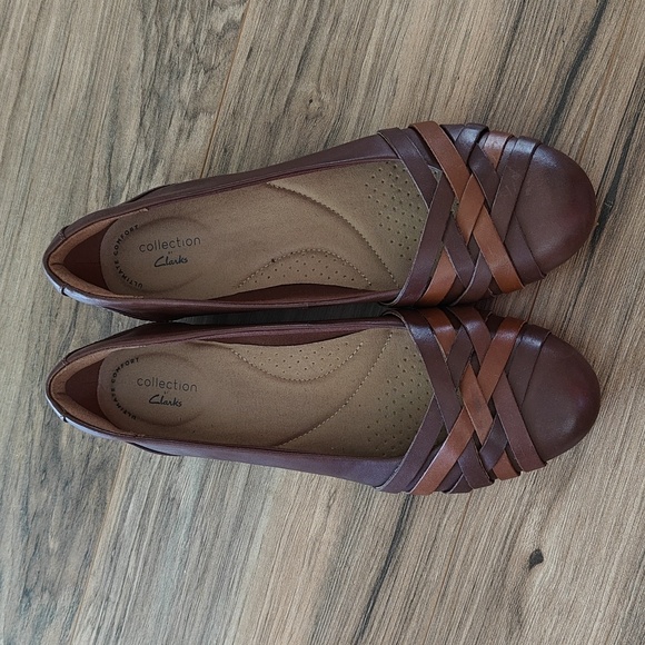 Like new Clark's woven leather flats - Picture 2 of 7